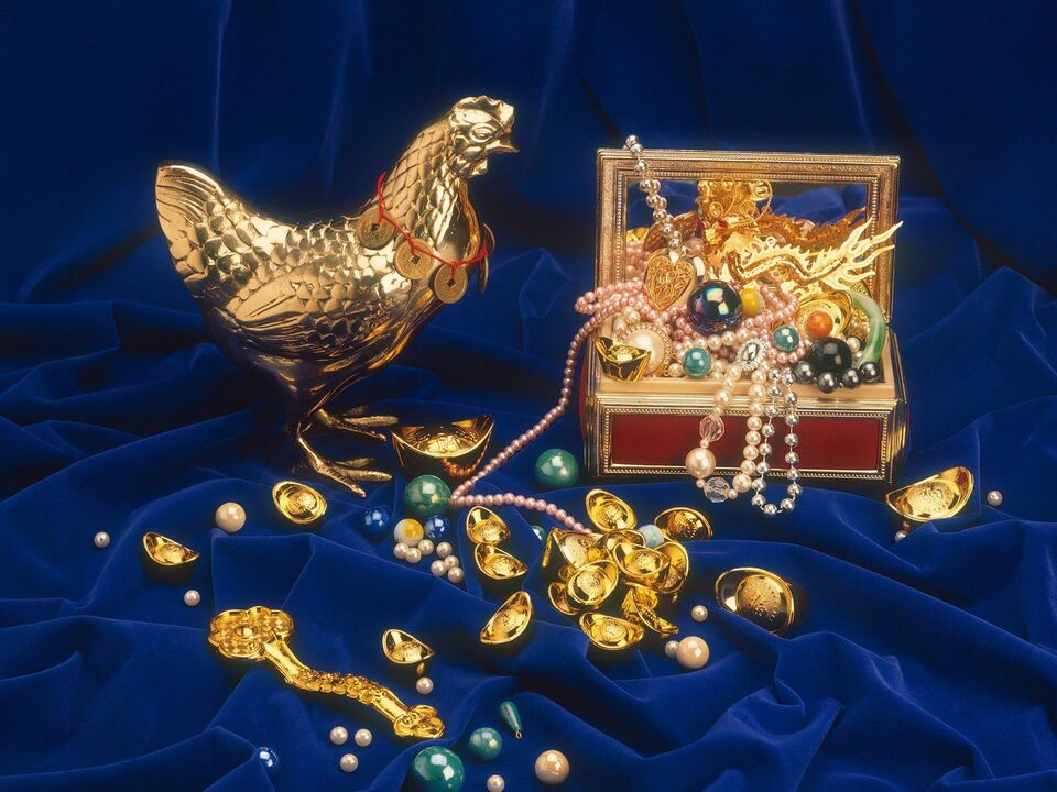 ayam jantan emas untuk menarik wang